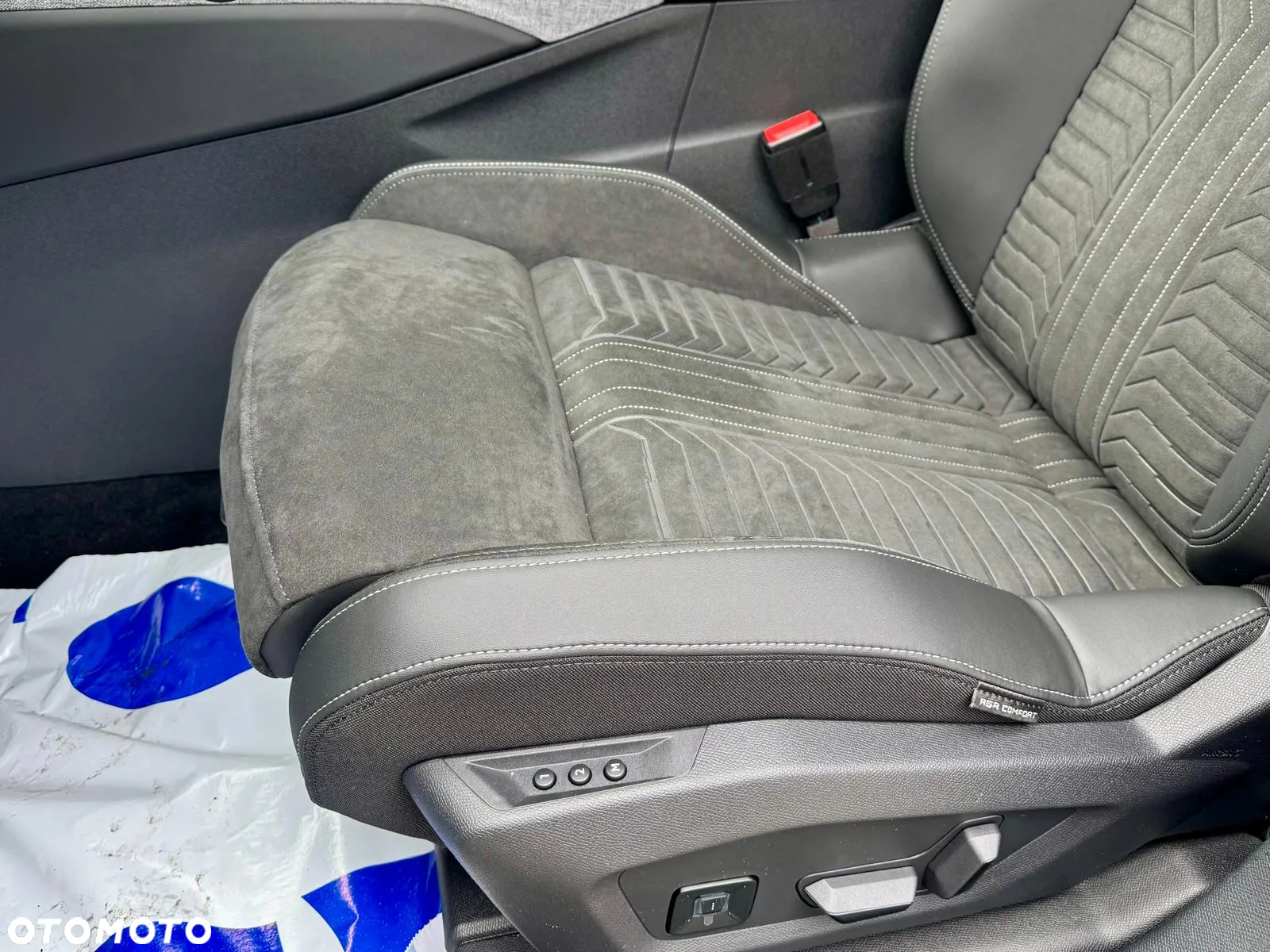 Peugeot 3008 e-3008 73kWh GT - 13