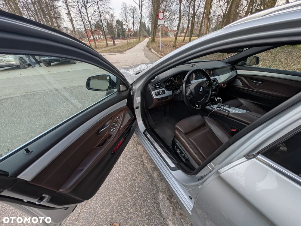 BMW Seria 5 528i xDrive Luxury Line - 15