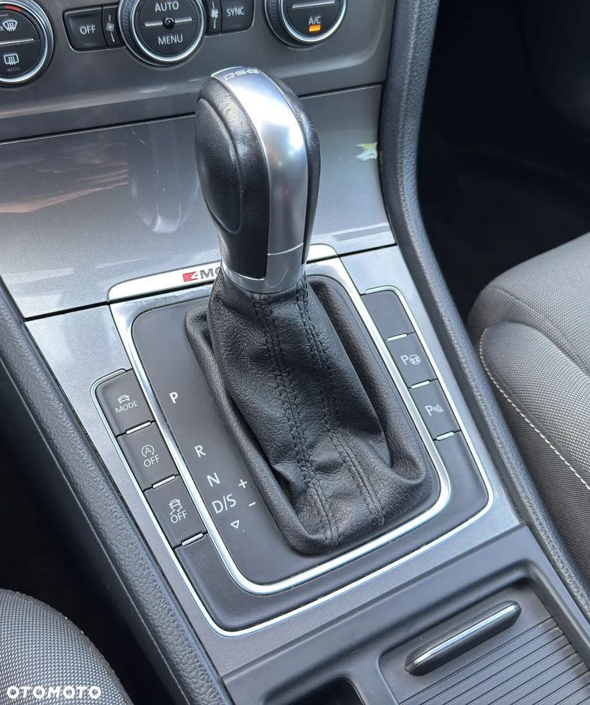 Volkswagen Golf - 30