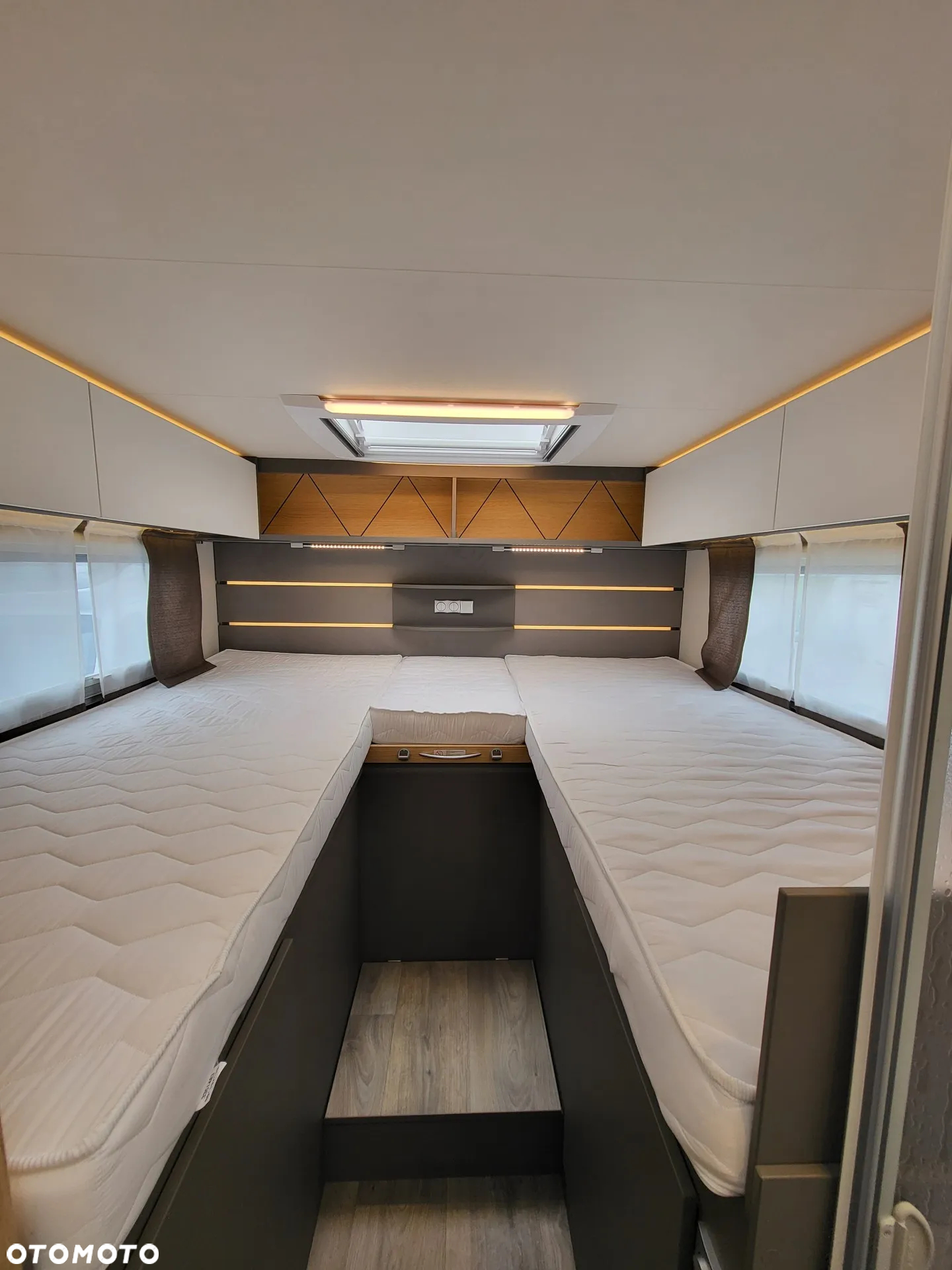LMC Tourer Lift H730G - Kampery 4-osobowy - 31