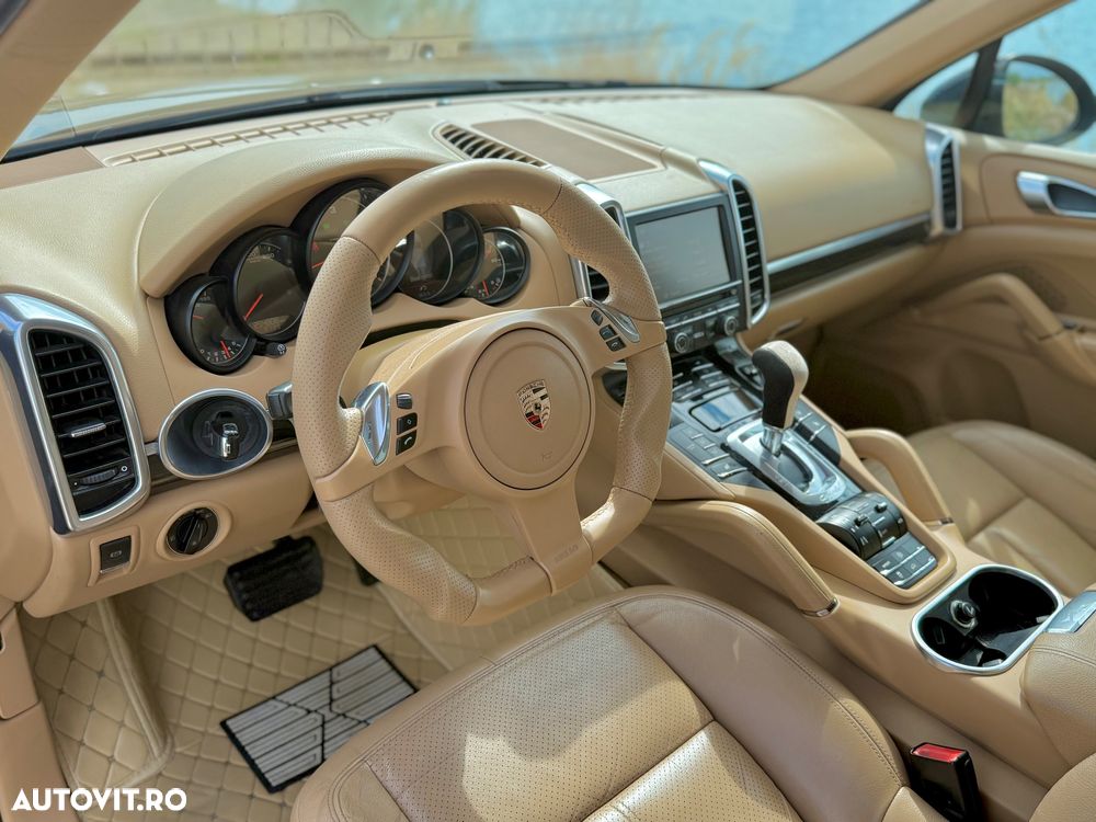 Porsche Cayenne 3.0 L V6 - 24