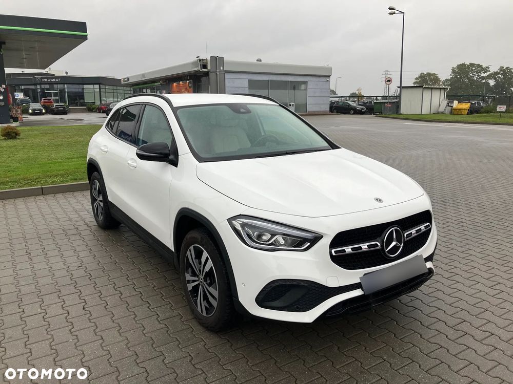 Mercedes-Benz GLA 200 - 1