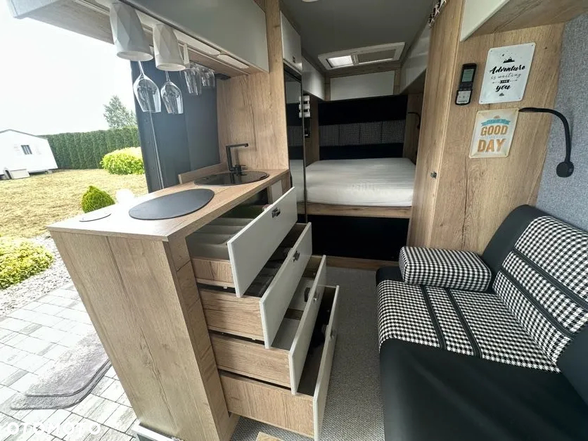Mercedes-Benz Sprinter 907 - 21
