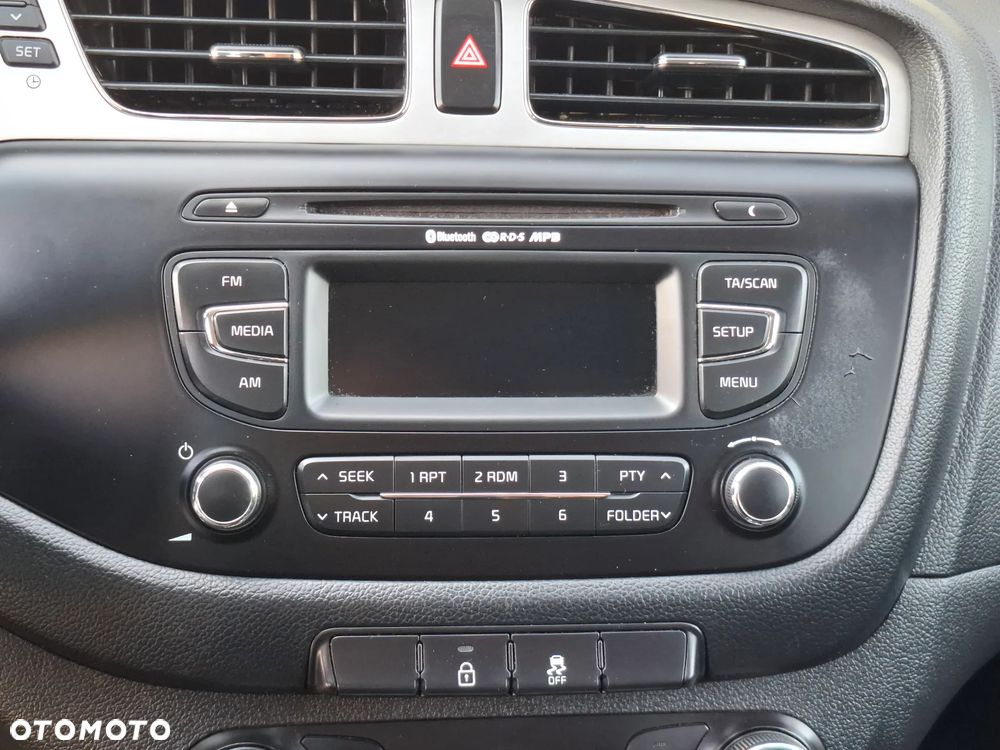 Kia Ceed 1.4 CVVT Dream Team Edition - 23