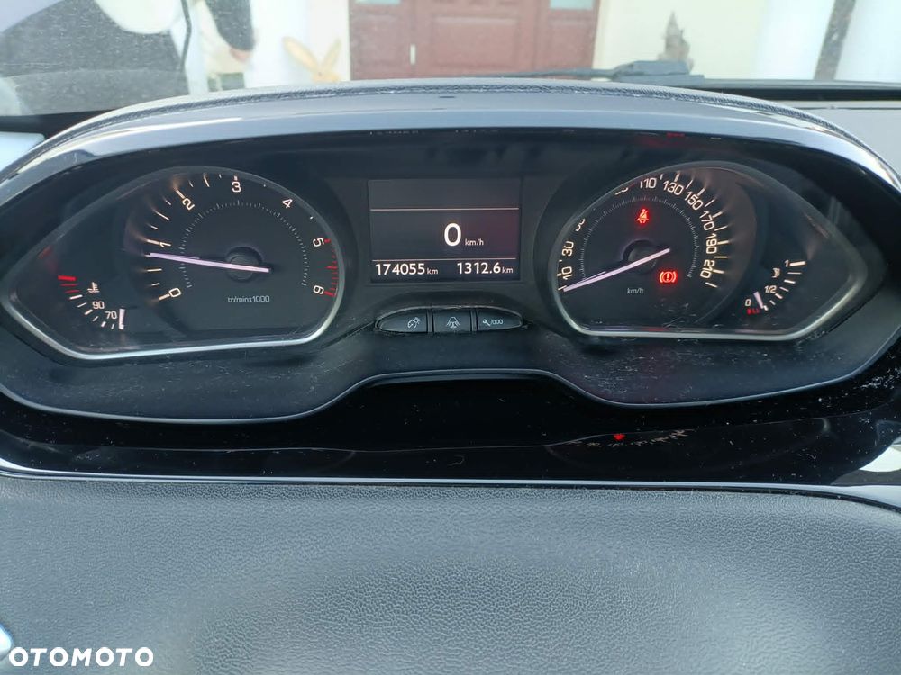 Peugeot 208 1.6 e-HDi Allure STT - 16