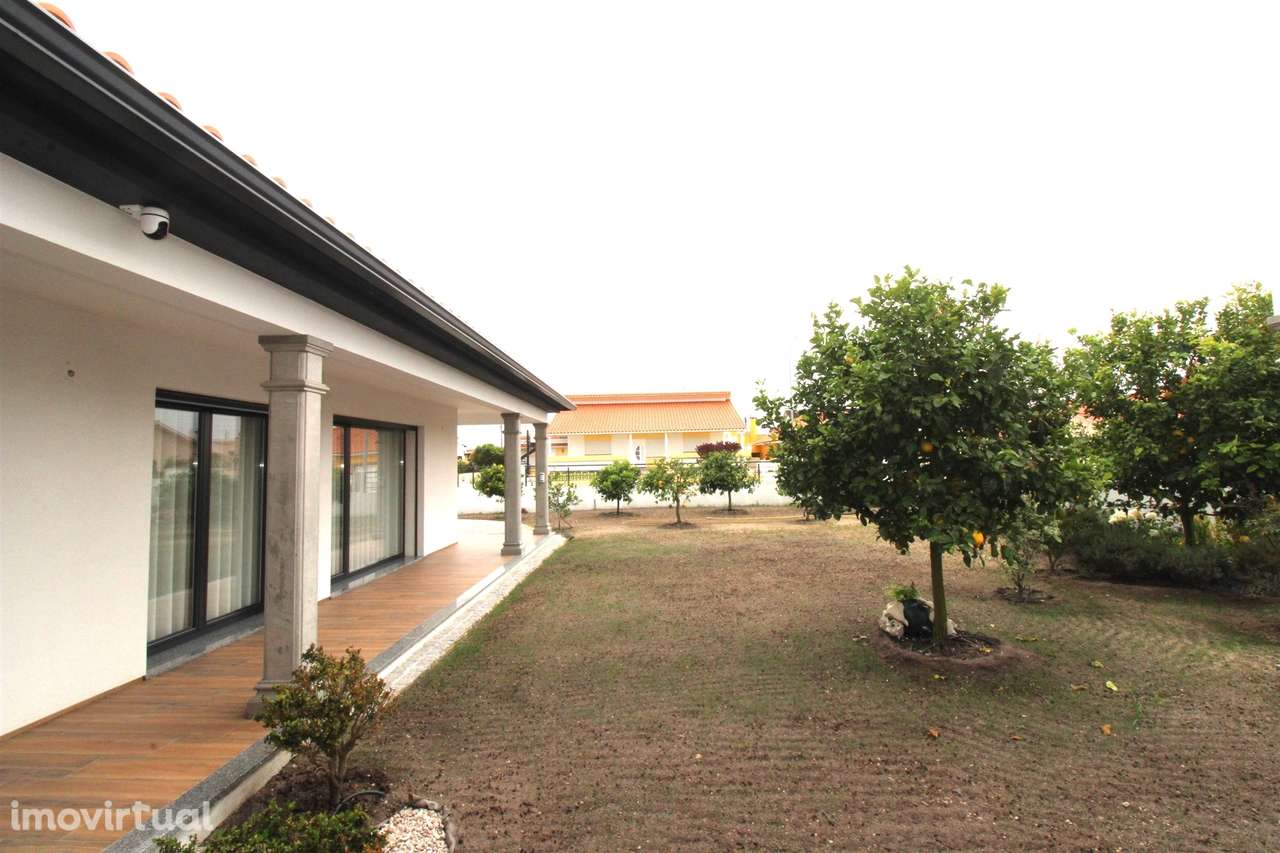 Moradia Isolada / Semi-nova / Vieira de Leiria - Grande imagem: 4/35