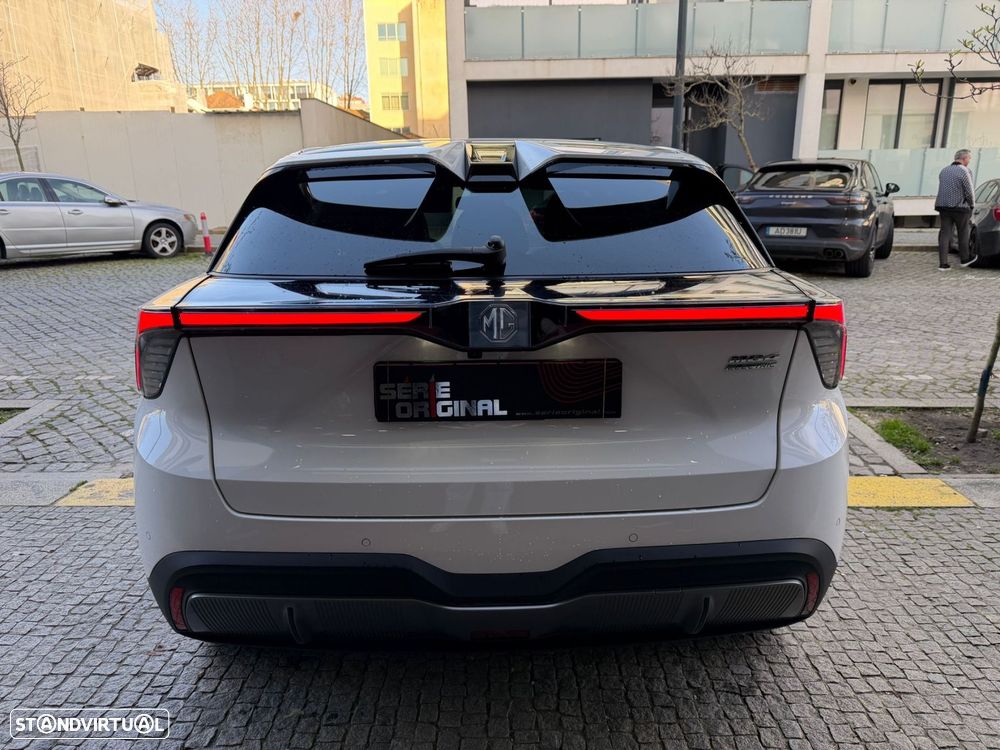 MG MG4 64 kWh Luxury - 10