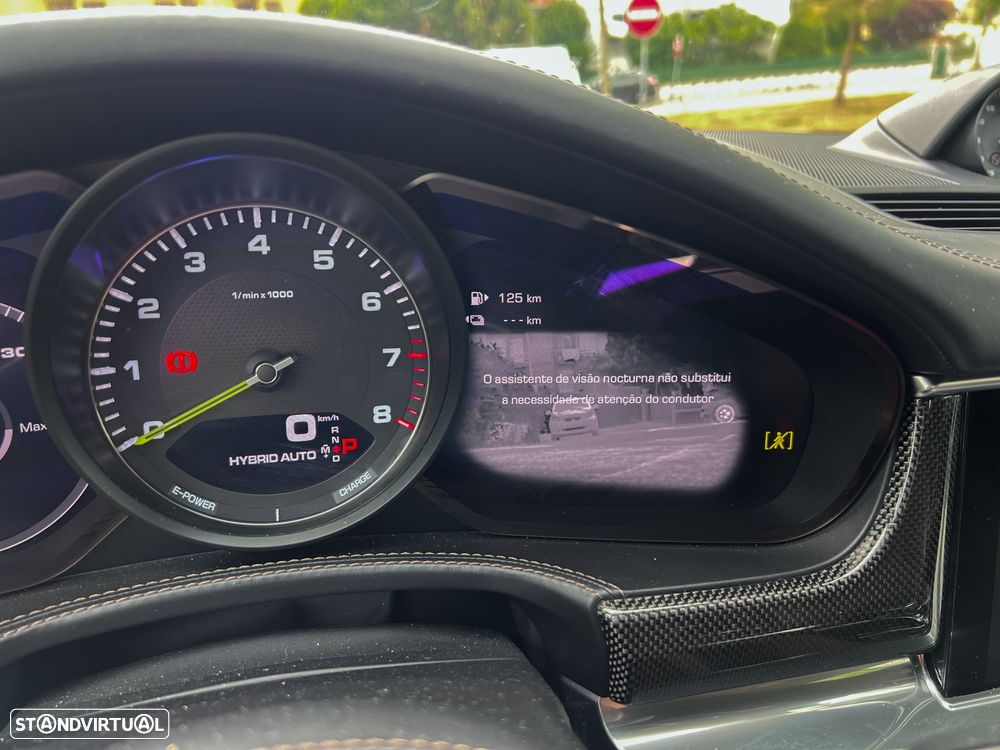 Porsche Panamera 4 E-Hybrid Executive - 17