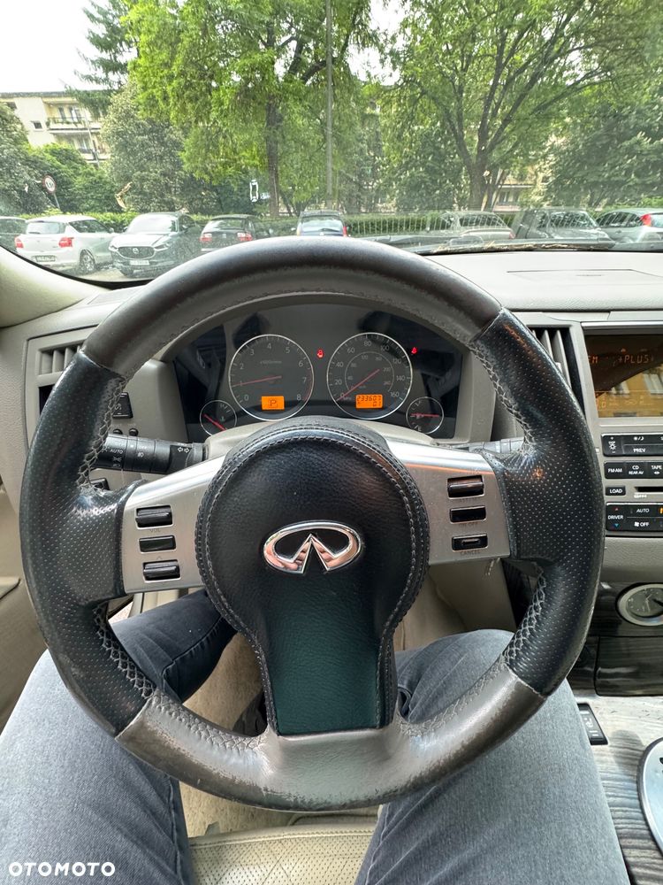 Infiniti FX - 10
