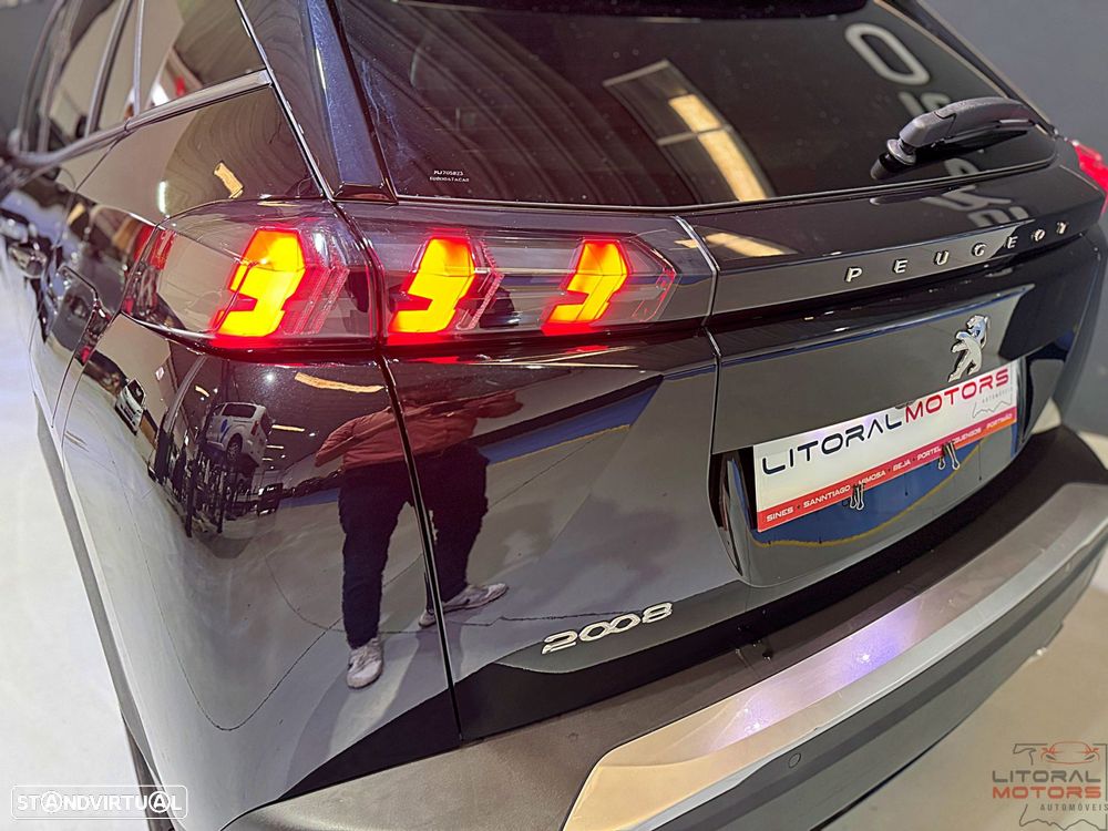 Peugeot 2008 1.2 PureTech Allure EAT8 - 7