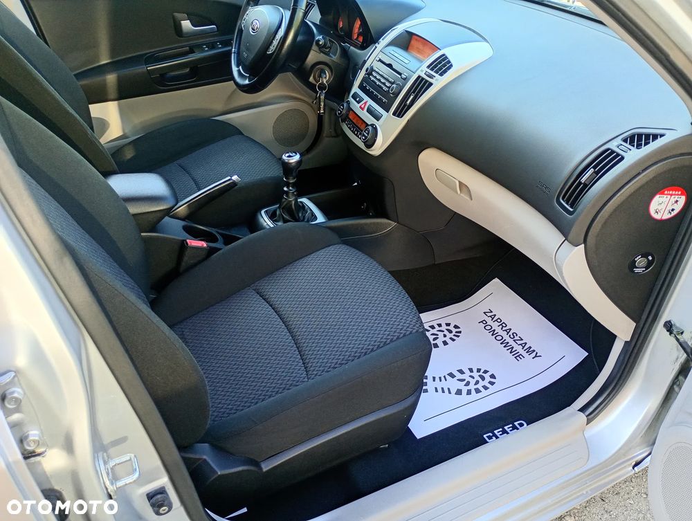 Kia Ceed - 27