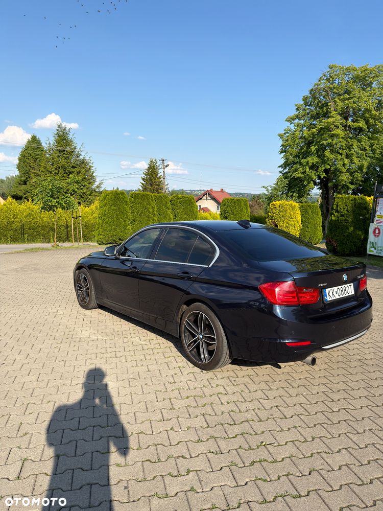BMW Seria 3 320i xDrive Sport Line - 4