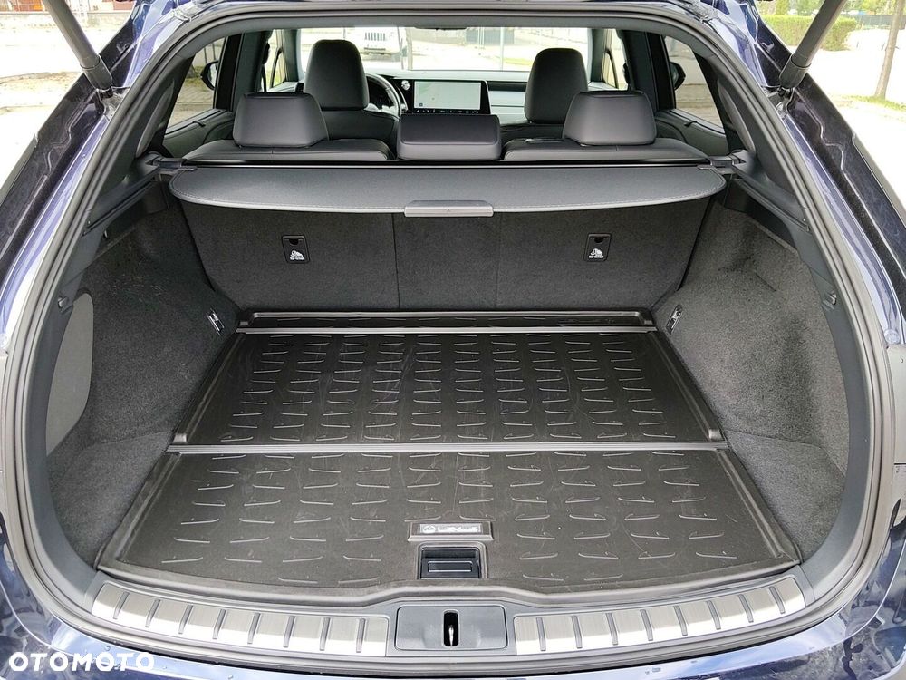 Lexus RX 450h+ Omotenashi - 30