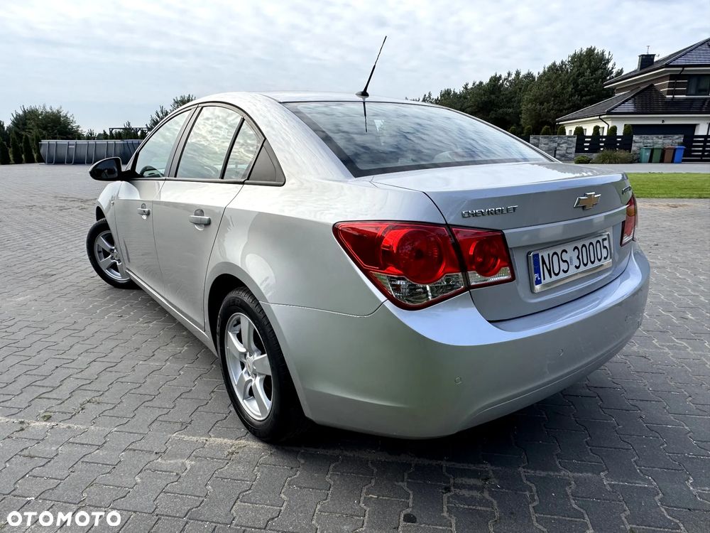Chevrolet Cruze 1.6 Base - 14