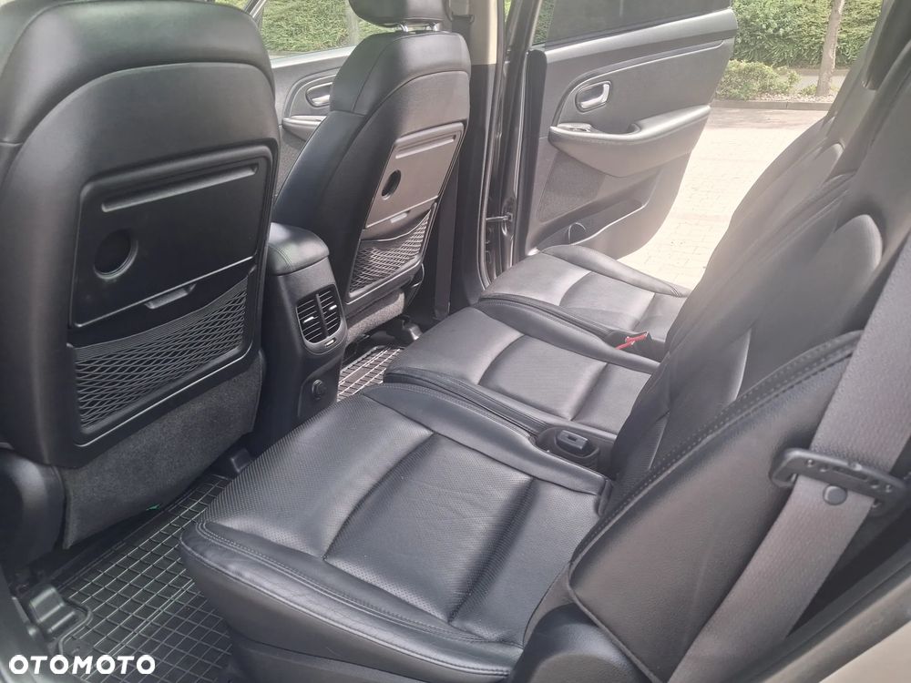 Kia Carens 1.7 CRDi M 7os - 12