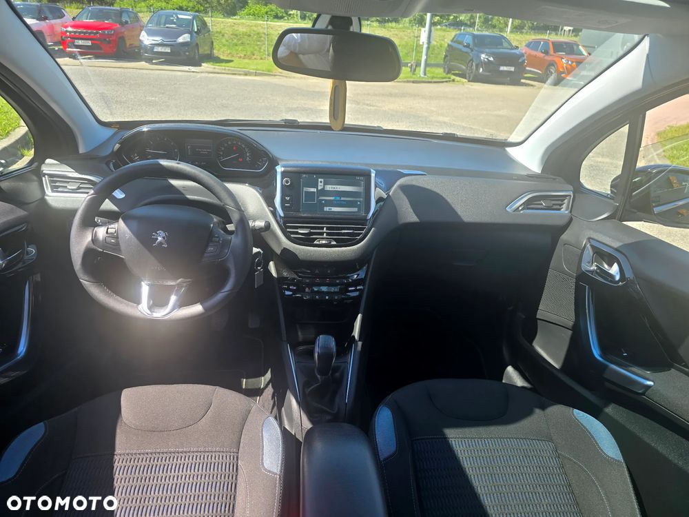 Peugeot 208 95 VTI Allure - 11