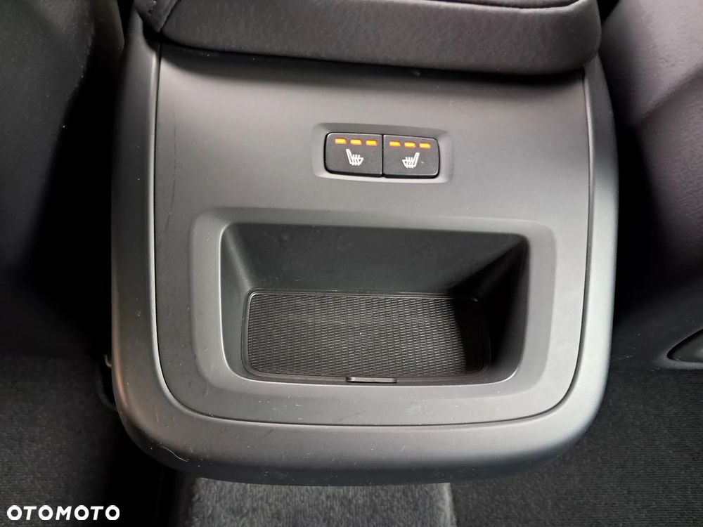 Volvo XC 60 B5 B AWD Plus Dark - 32