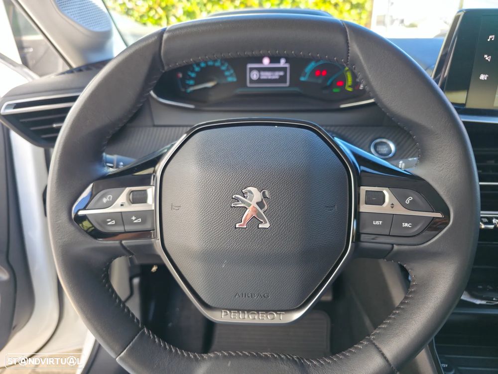 Peugeot 208 - 6