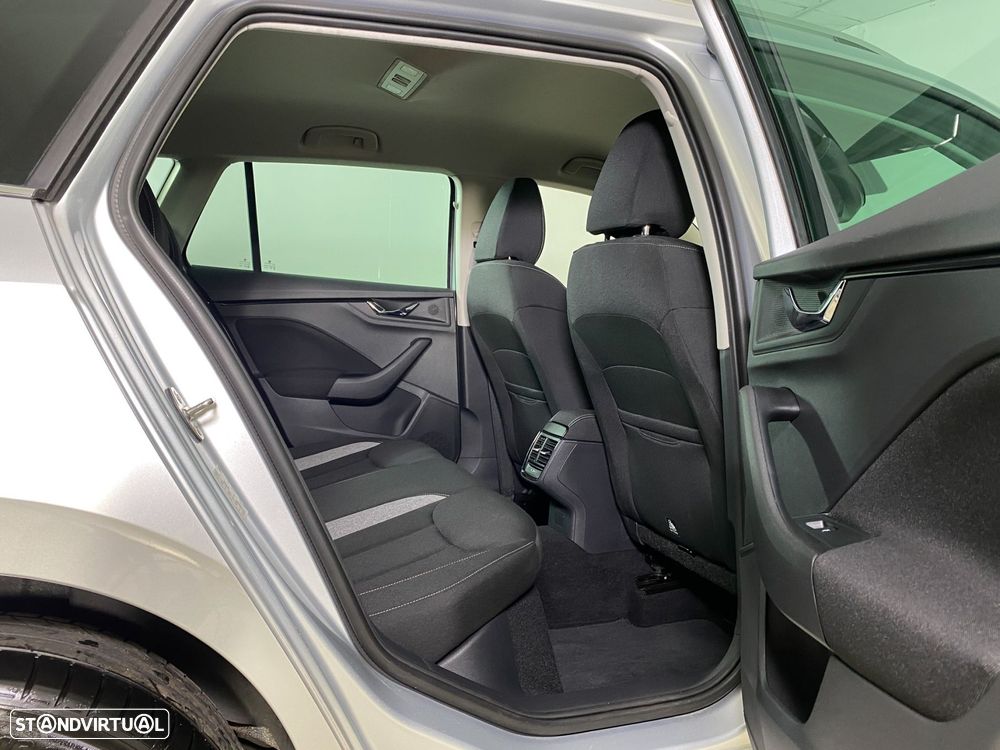 Skoda Kamiq 1.0 TSI DSG — fotografia 17