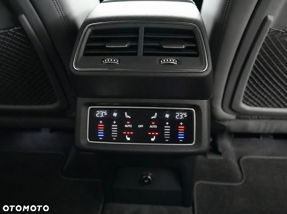 Audi Q8 Sportback e-tron - 29