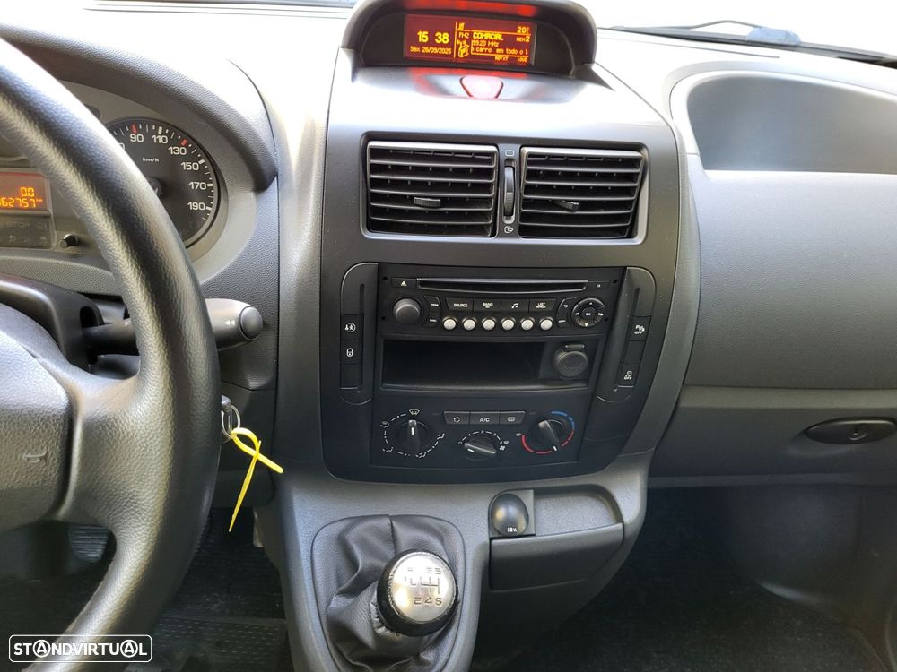 Peugeot Expert 2.0 HDi L2H1 Semi-Vidrado - 11