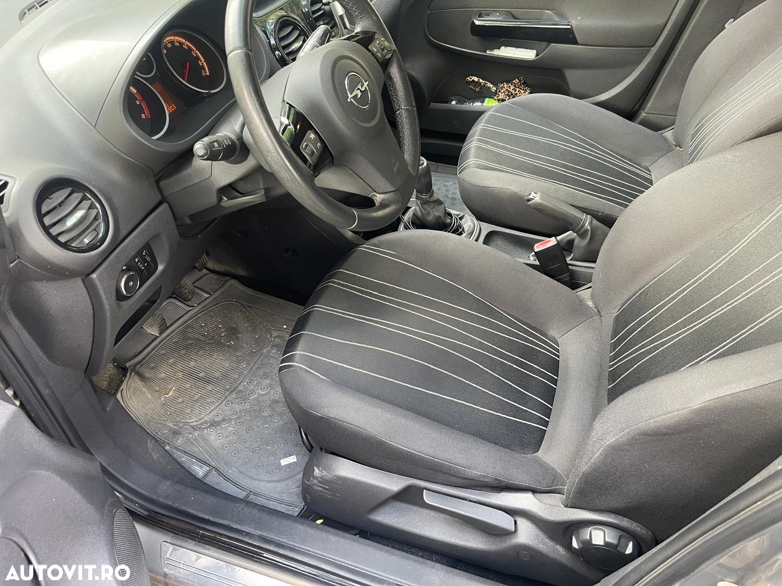 Opel Corsa 1.2 Cosmo - 22
