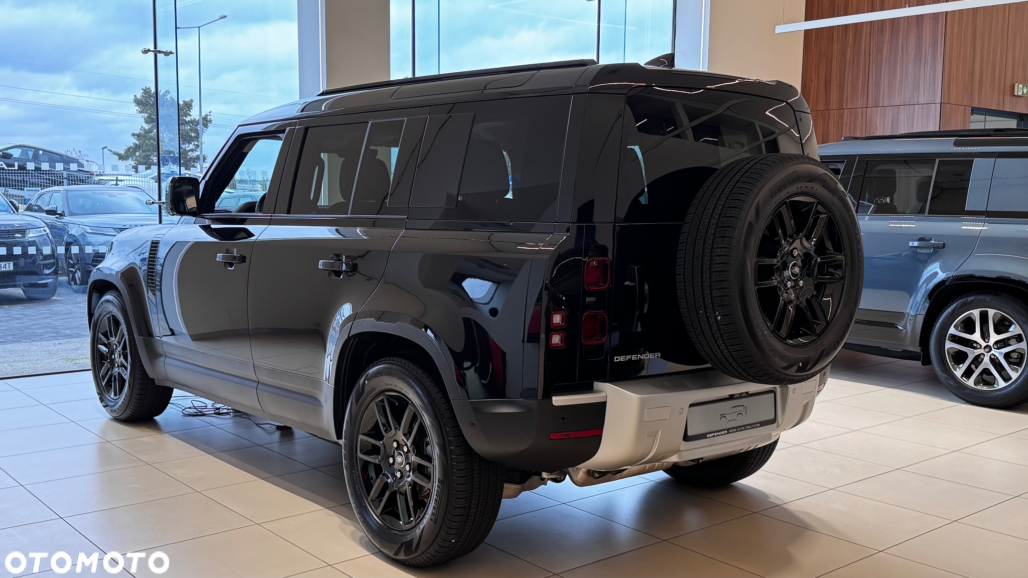 Land Rover Defender - 3