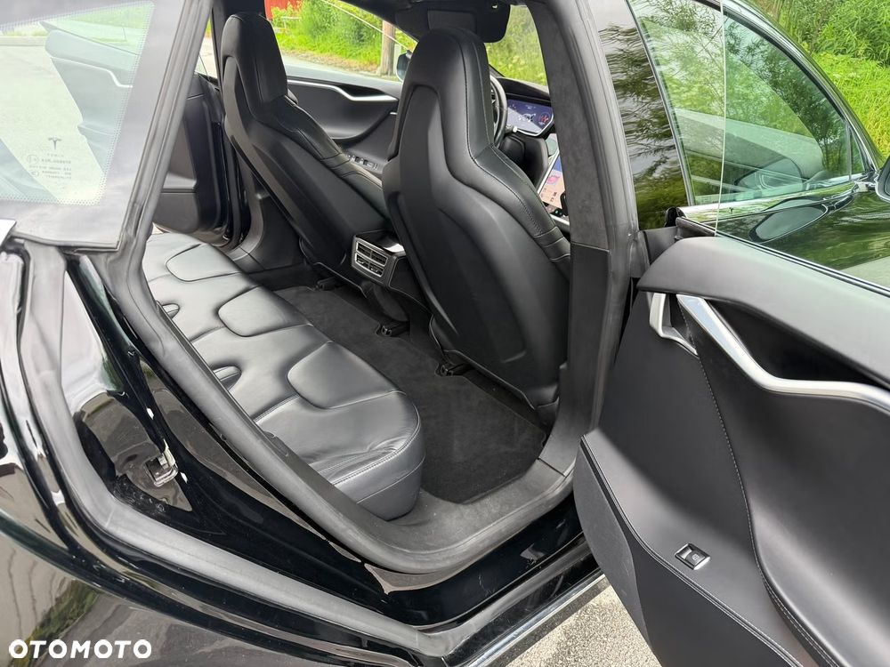 Tesla Model S - 25