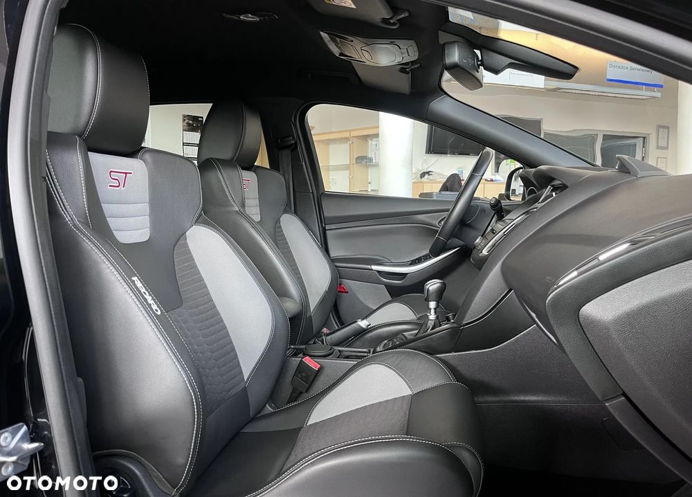 Ford Focus ST - 24