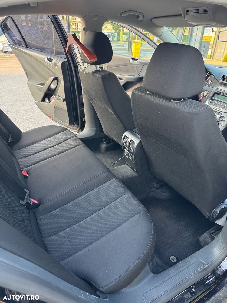 Volkswagen Passat 2.0TDI Comfortline DPF - 12