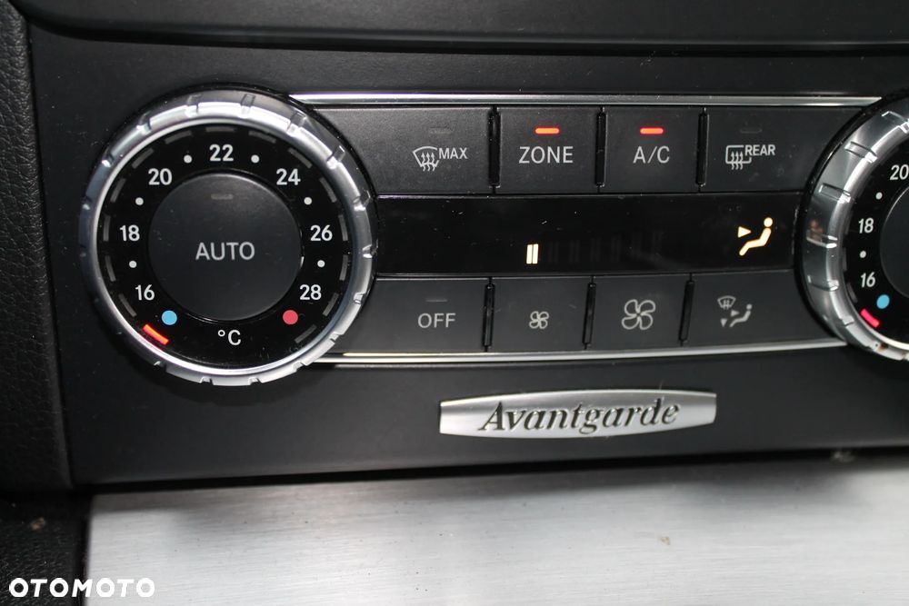 Mercedes-Benz Klasa C 180 CDI DPF (BlueEFFICIENCY) 7G-TRONIC Avantgarde - 14