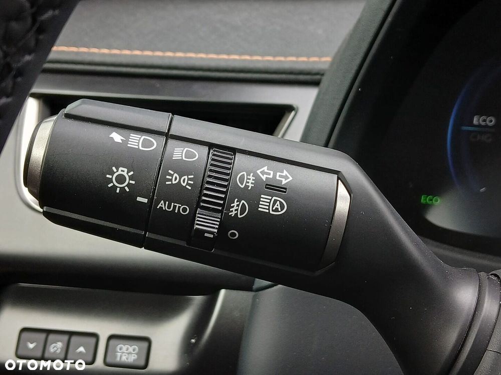 Lexus UX 300h F Sport Design - 35