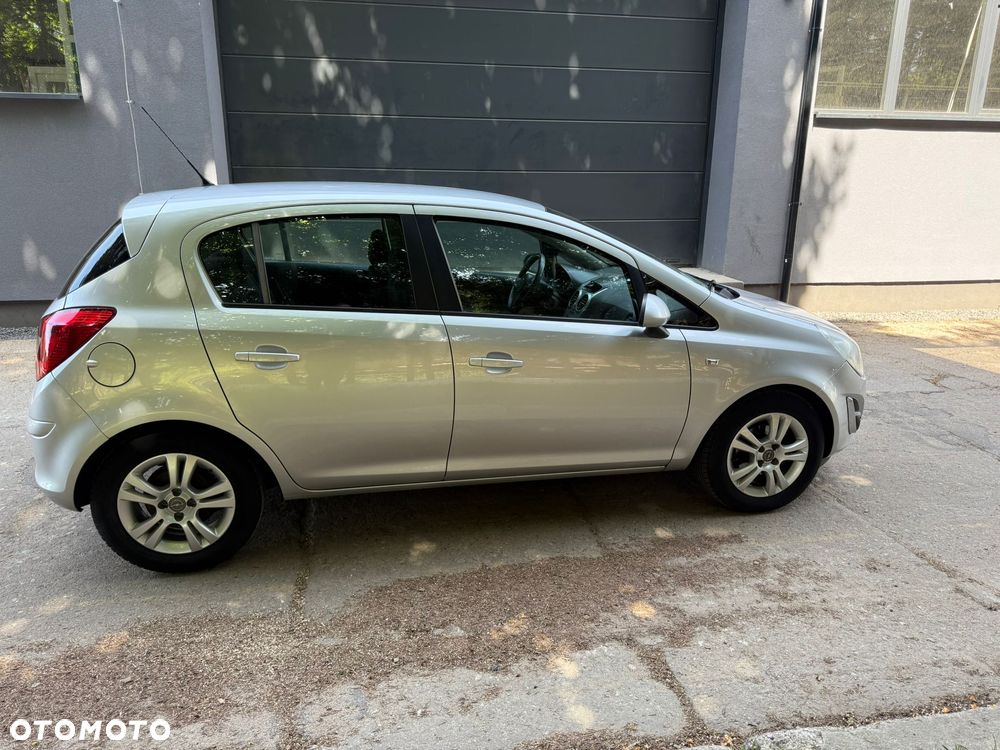 Opel Corsa 1.2 16V Cosmo - 9