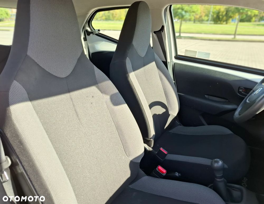 Toyota Aygo x - 12