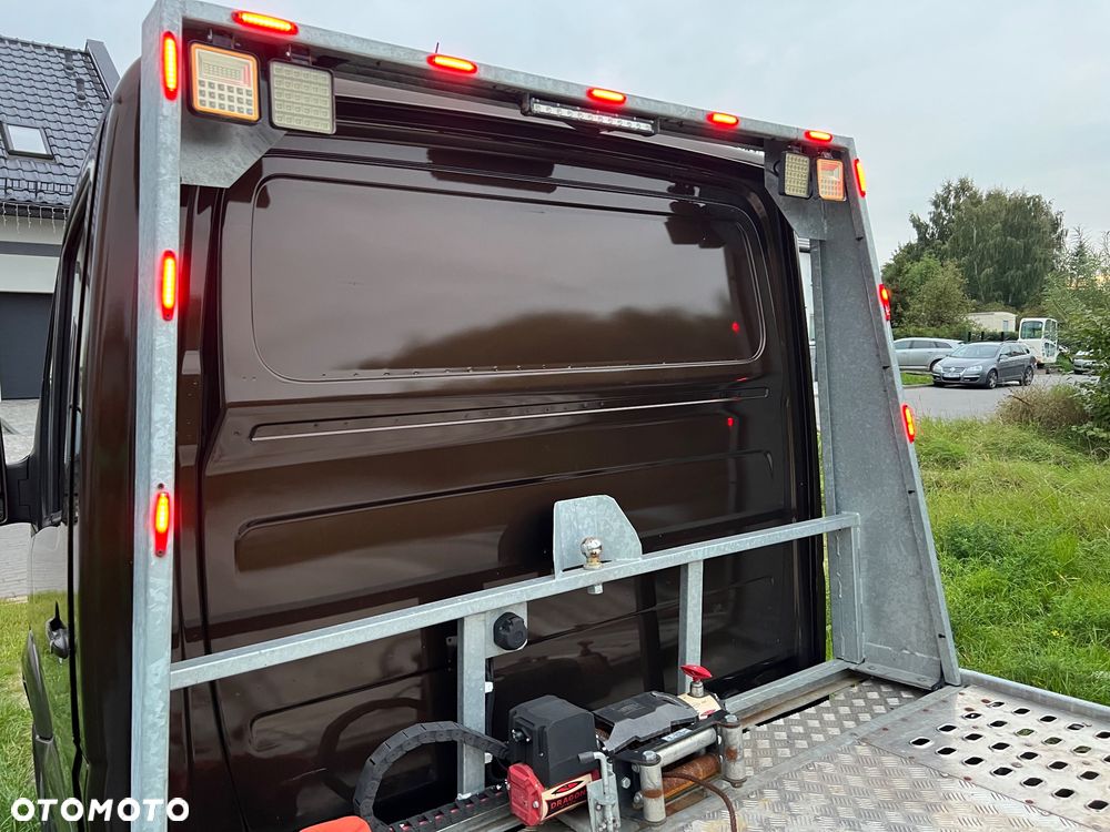 Mercedes-Benz Sprinter - 24