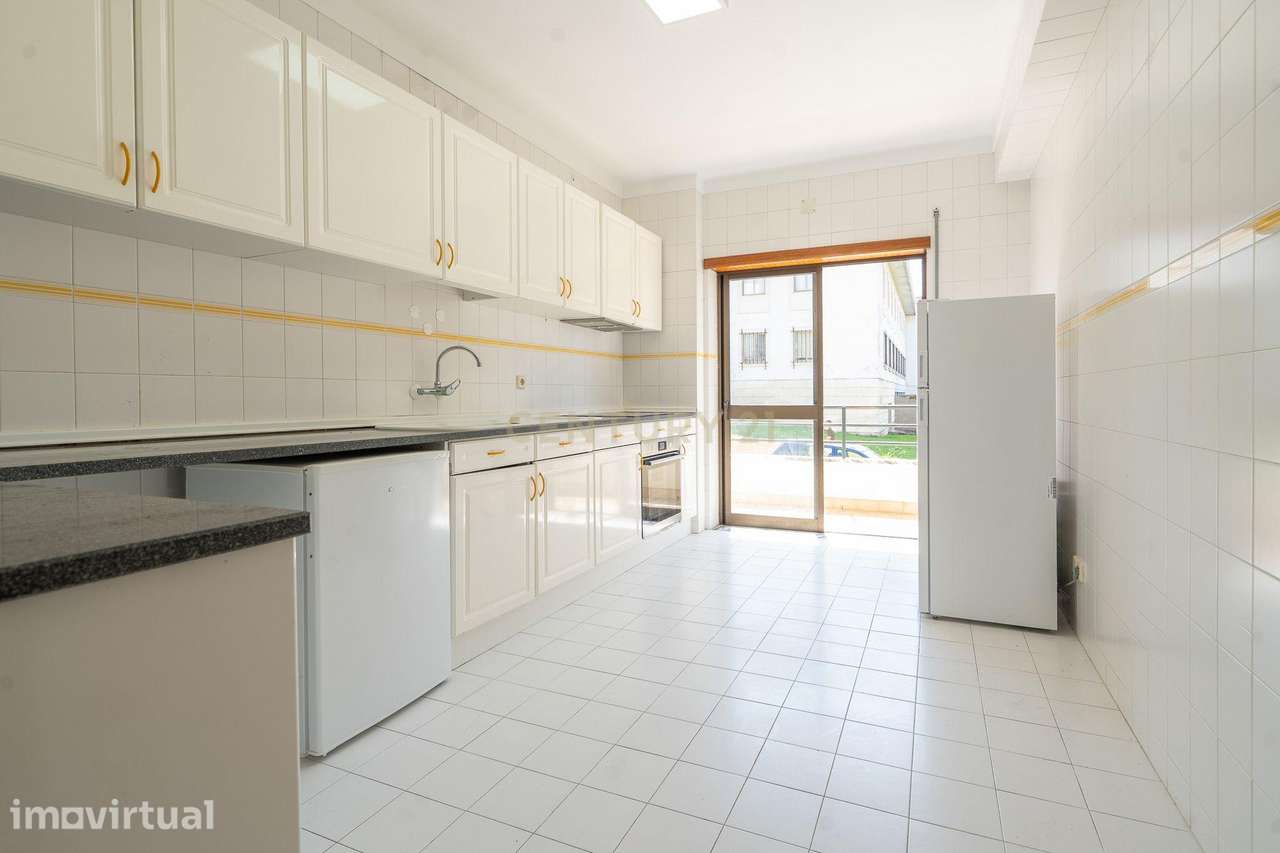 Apartamento T3 com 2 varandas e arrumação numa localização privilegiad - Grande imagem: 2/38