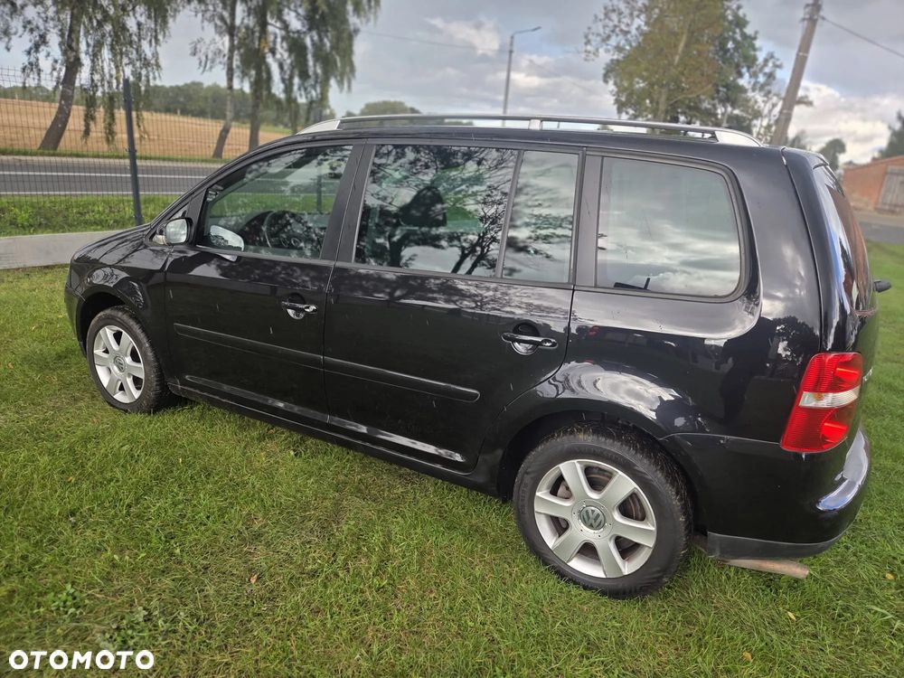 Volkswagen Touran - 5