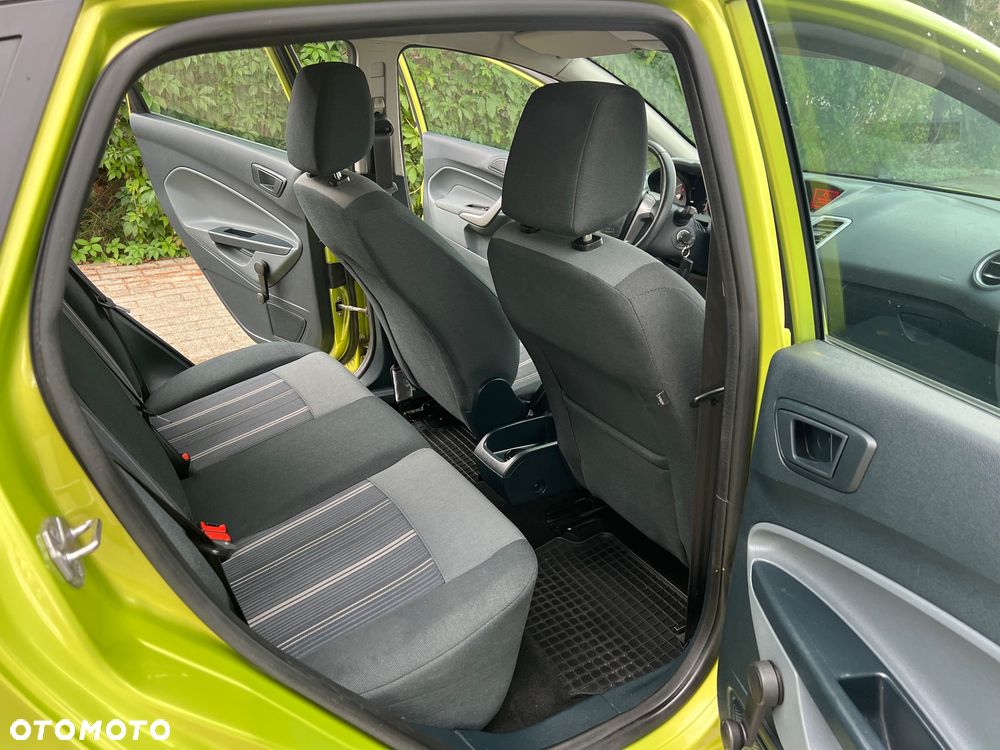 Ford Fiesta - 25