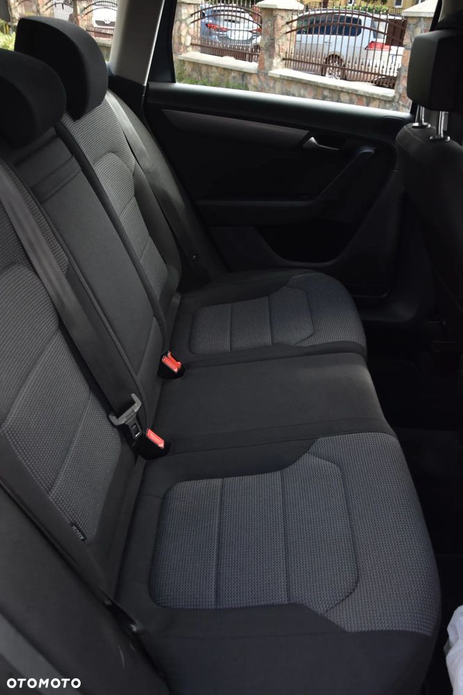 Volkswagen Passat 2.0 TDI Comfortline - 11