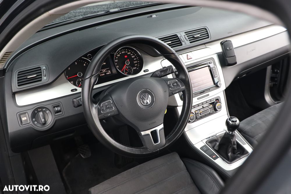 Volkswagen Passat Variant 2.0 TDI BlueMotion Technology Highline - 25
