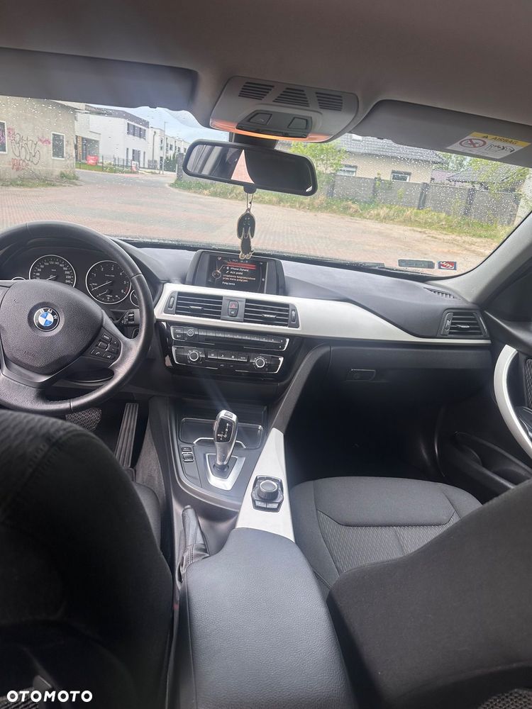 BMW Seria 3 316d - 13