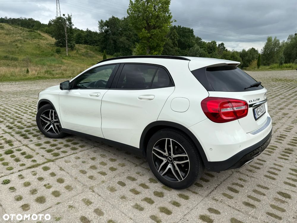 Mercedes-Benz GLA 250 7G-DCT - 14