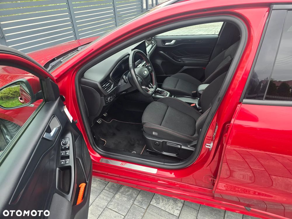 Ford Focus 1.0 EcoBoost Hybrid ST-LINE X - 6