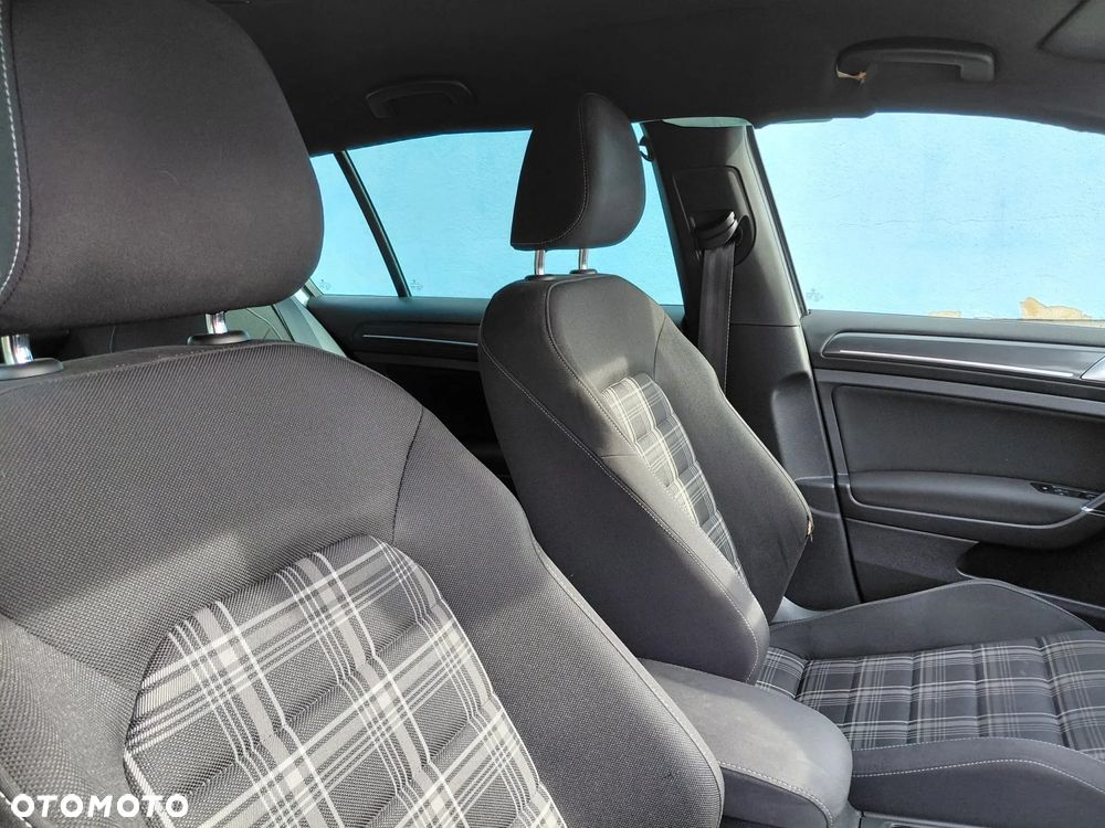 Volkswagen Golf - 16