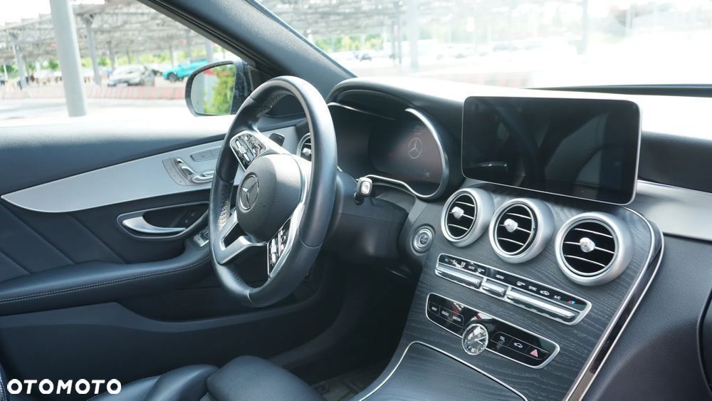 Mercedes-Benz Klasa C 300 9G-TRONIC AMG Line - 15