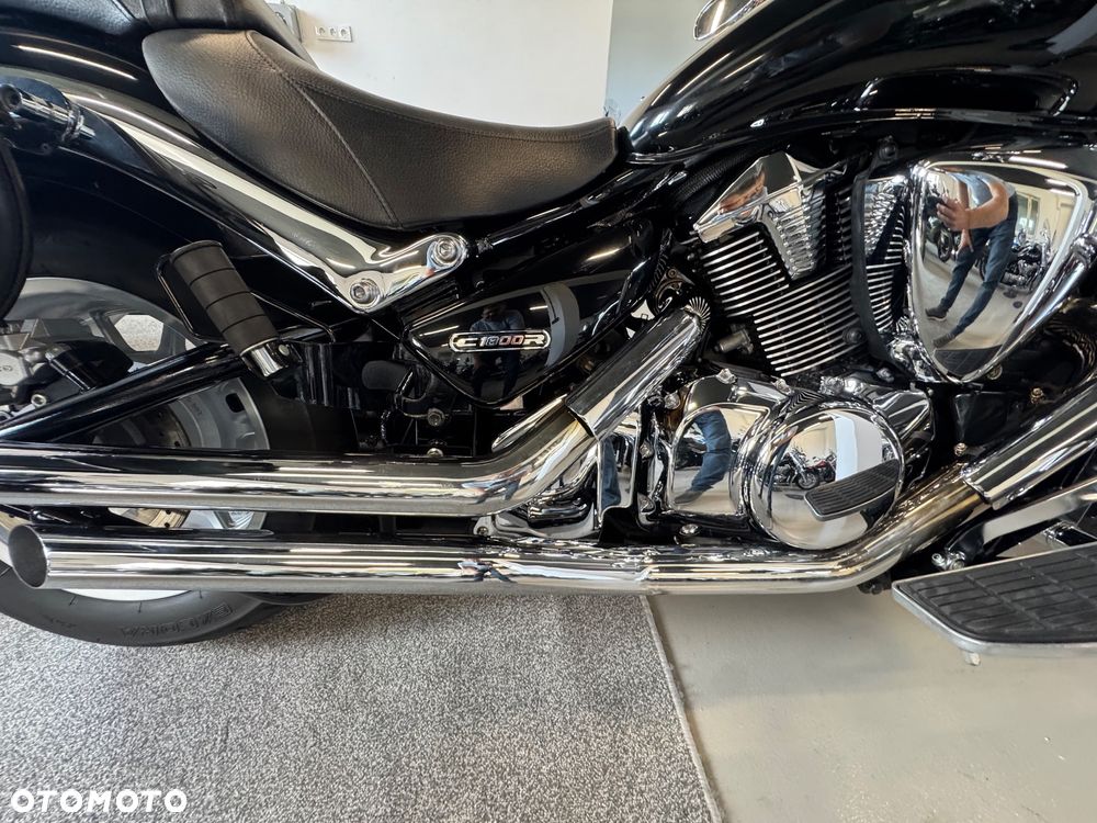Suzuki Intruder - 12