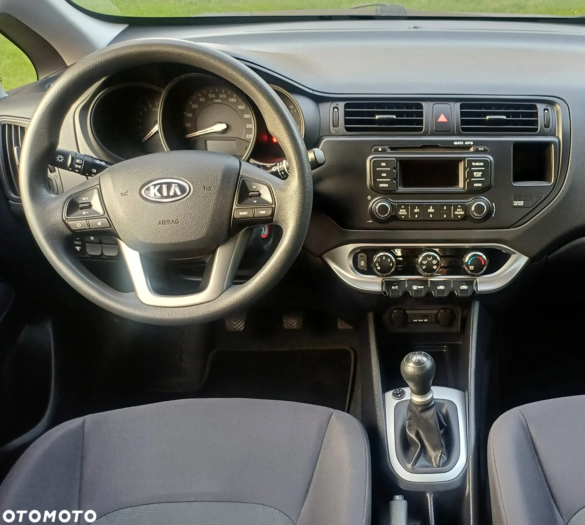 Kia Rio 1.2 Fifa World Cup Edition - 14