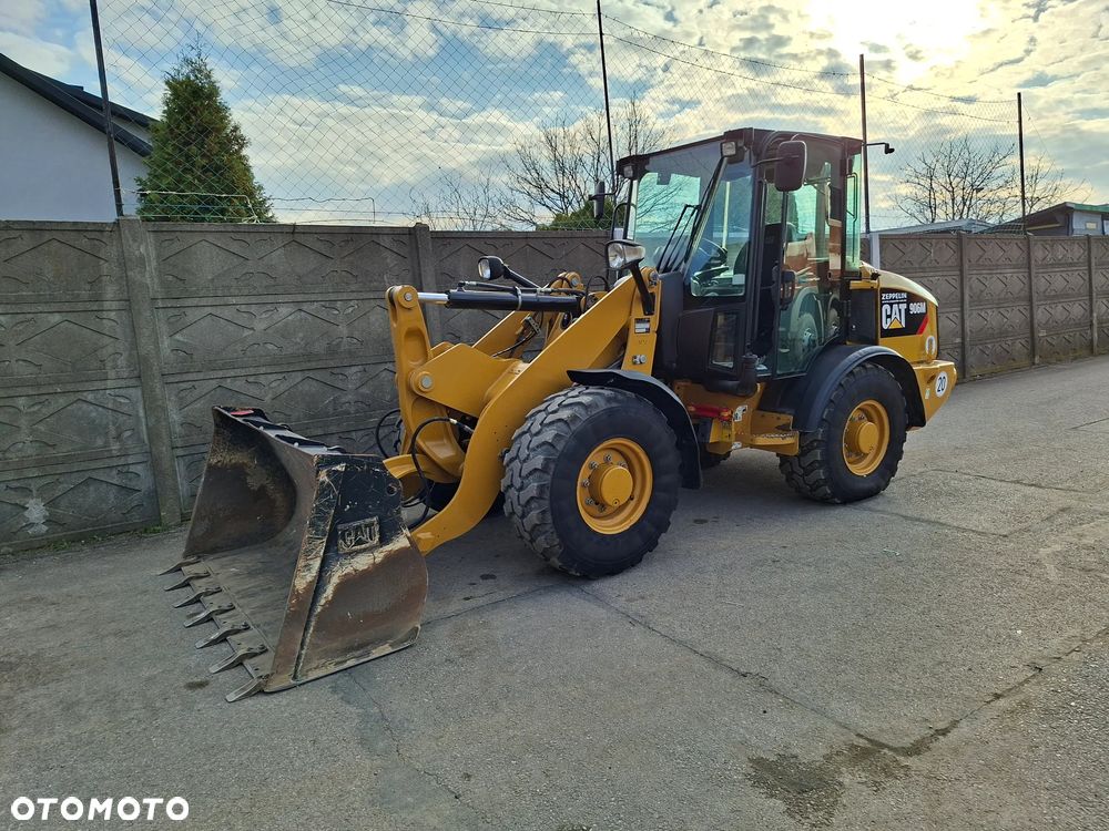 Caterpillar CAT 906 M - 1