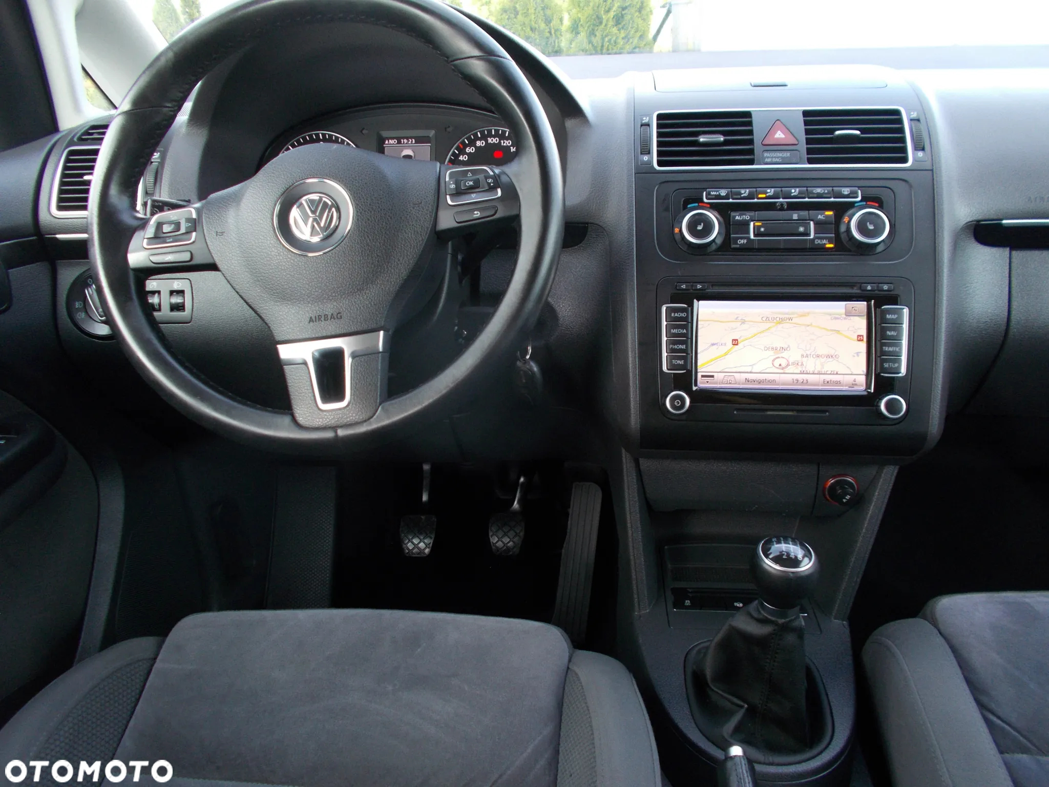 Volkswagen Touran 2.0 TDI Highline - 8