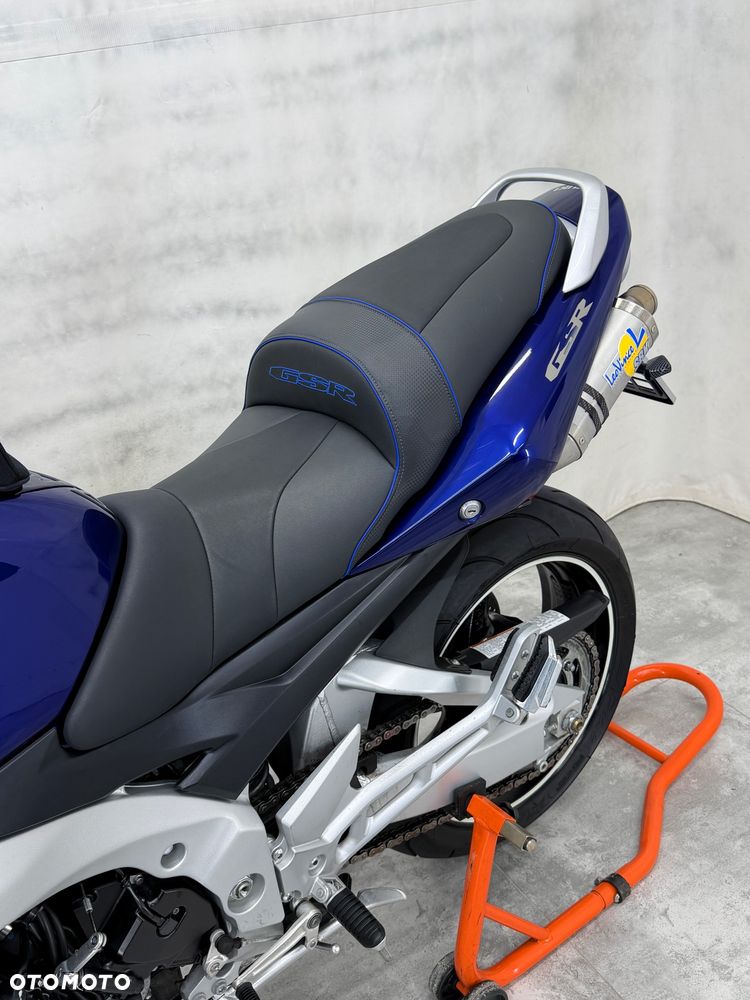 Suzuki GSR - 6
